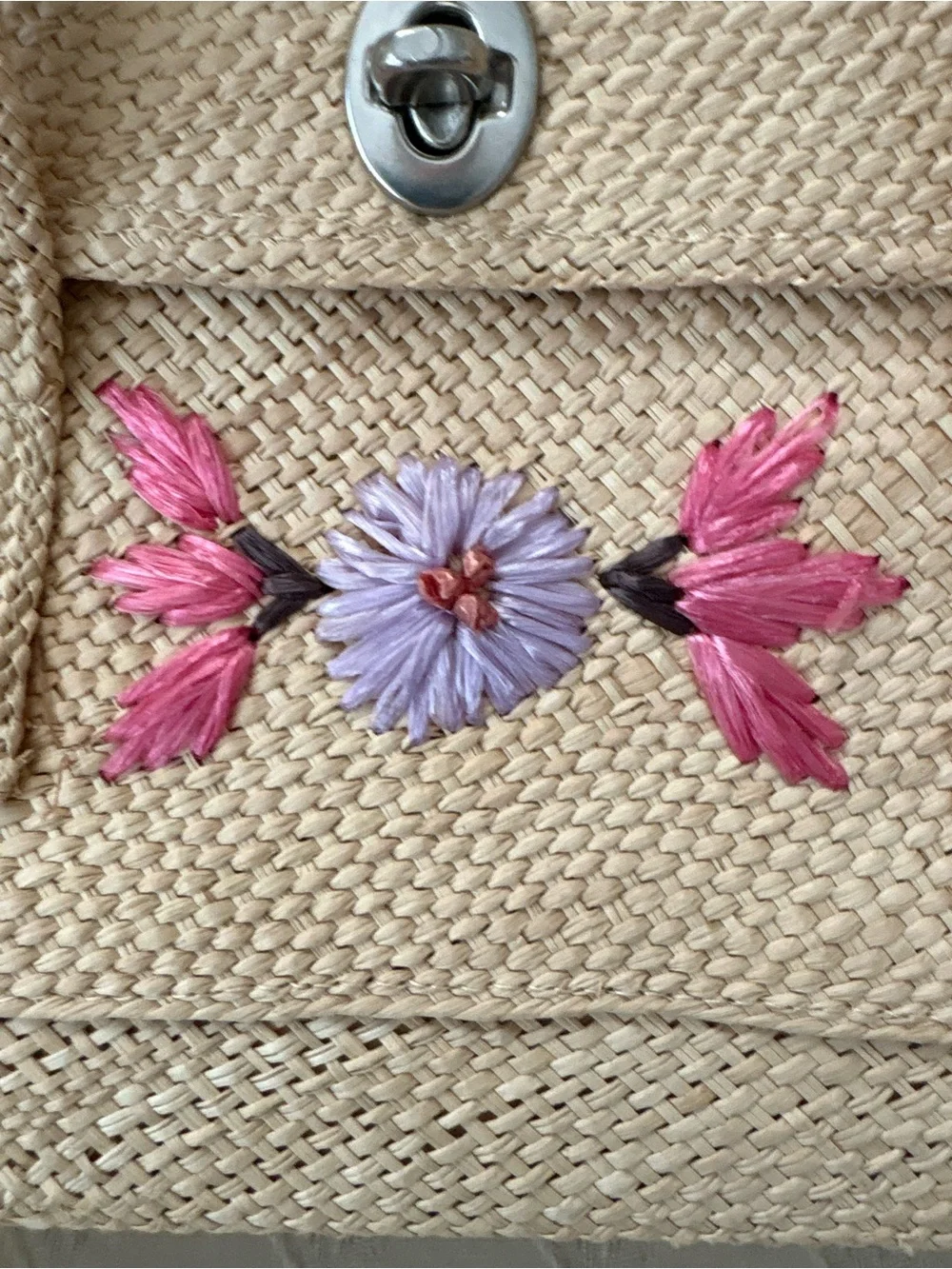 Vintage Bermuda Craft Straw Handbag w/raffia floral decoration. Very nice shape